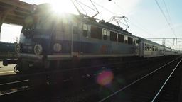 Stoi na stacji lokomotywa. Tylko dlaczego tak długo?