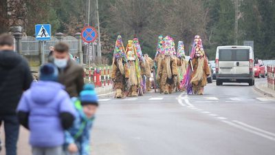 To nie postacie z "Gwiezdnych Wojen". Brodacze na ulicach Sławatycz