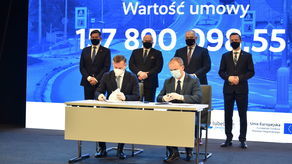 Podpisanie umowy na rozbudowę DW835. 