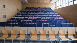 Pusta sala wykładowa na Politechnice Lubelskiej