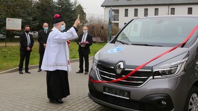 Kosztował 136 tys. złotych. DPS w Matczynie ma nowy samochód