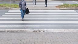 Na przejściu dla pieszych w Łęcznej potrącił kobietę. Szuka go policja