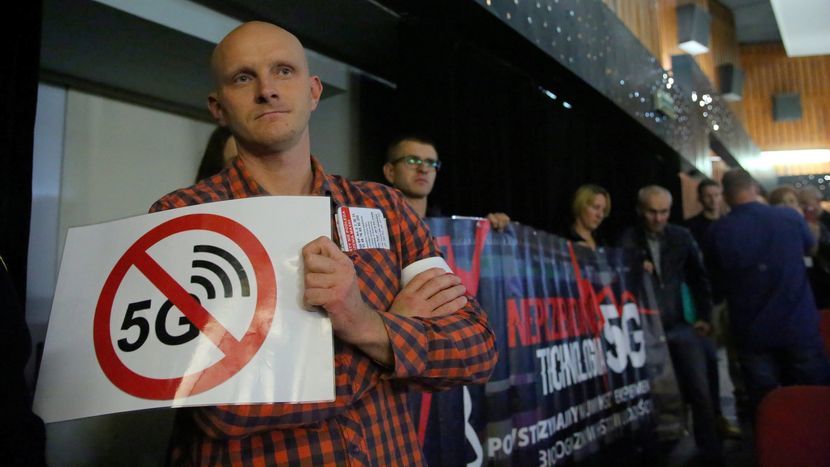 1 października radni z Kraśnika postanowili unieważnić uchwałę, która sieć 5G uznawała za niebezpieczną. Do głosu dopuszczono też przeciwników sieci 5G, którzy dość licznie przyjechali do Kraśnika