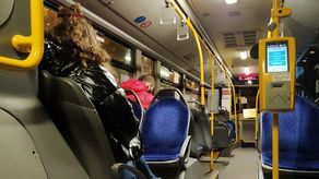 Ludzie mają siedzieć w domach, ale autobusy w Lublinie jeżdżą w sylwestra do północy