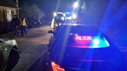 Pościg zakończył się gdy peugeot rozbił się na ogrodzeniu pod Zawichostem