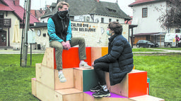 Nowoczesna sztuka w Kazimierzu Dolnym. Trzy rzeźby na miejskim szlaku