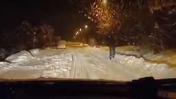 Na drogach śnieg, pod śniegiem lód. Trudne warunki jazdy w regionie [wideo]