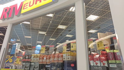 Duży sklep w Lublinie otwarty mimo obostrzeń. Jak to możliwe?