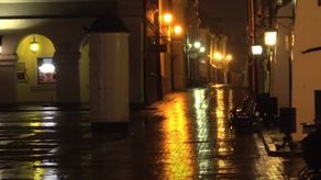 Puste ulice Zamościa w sylwestrową noc [wideo]