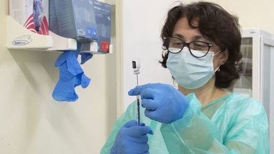 15 stycznia ruszają zapisy na szczepienia przeciw COVID-19. Jak i gdzie się zgłosić?