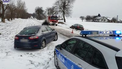 Fajsławice: Ford wpadł w poślizg i zderzył się z mazdą