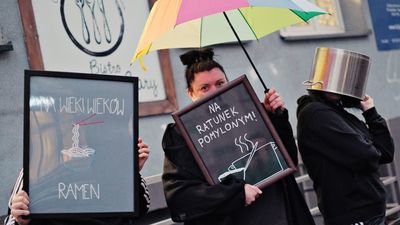 Jest strasznie. Mamy kłopoty z płaceniem czynszu i rachunków – mówi nam Julia Kowalewska z Pomylonych Garów