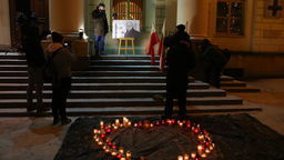 Lublin. Serce ze zniczy dla Pawła Adamowicza