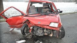 Powiat bialski. Wypadek cinquecento z BMW. Dwie osoby w szpitalu