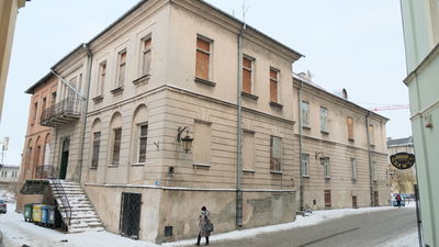 Nadzór budowlany nakazał przeprowadzenie remontu budynku i to z rygorem natychmiastowej wykonalności. 