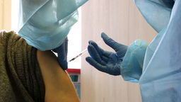 Puławski szpital otrzymał już  675 dawek szczepionki na Covid-19. W przyszłym tygodniu dotrzeć ma trzecia, największa partia - kolejne 540 dawek. Cały czas wydłuża się lista chętnych z grupy "0"