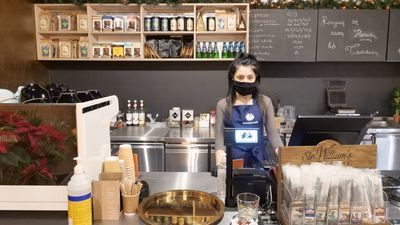 Pani Karolina z Kawiarni Kawałeczek przy al. Racławickich w Lublinie czeka na zainteresowanych pracą zdalną i organizacją spotkań biznesowych