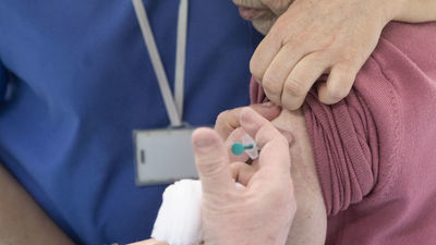 Nowe badanie CBOS. Coraz więcej Polaków chce się szczepić