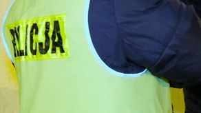 Zamość: Policjant uderzony na komendzie