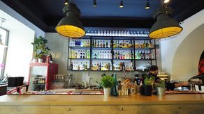 Zwolnienie gastronomii z opłat za tzw. koncesję umożliwia samorządom jedna z nowych ustaw covidowych