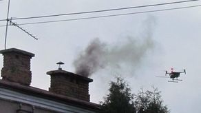 Straż Miejska ma do dyspozycji drona ze stacją pomiarową, która bada skład spalin wydobywających się z kominów.