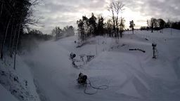 W Stacji Kazimierz trwa naśnieżanie tras.