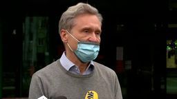 „Na pewno nie jestem zadowolony”. Rektor WUM o kontrowersyjnych szczepieniach osób spoza „grupy zero”