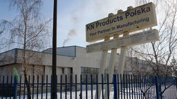 Mieszkańcy Puław od lat sygnalizują problem dotyczący dymu, który wydobywa się z kominów firmy KN Consult. Lokalne samorządy w tej sprawie wydają się jednak bezsilne. Jedyne, co się udało, to przekonanie właściciela spółki do zakupu węgla o niższym stopniu zasiarczenia