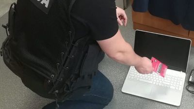 Poznał 27-latka i zaprosił go na alkohol. Gość okradł gospodarza