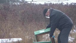 "Jak to zobaczyłem, zacząłem płakać. To barbarzyństwo". Zniszczone ule i zabite pszczoły