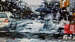 Puławy: Kierowcy przepuścili pieszych, ale jednemu bardzo się śpieszyło