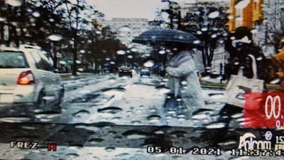 Puławy: Kierowcy przepuścili pieszych, ale jednemu bardzo się śpieszyło