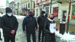 Dzisiaj posłanka Marta Wcisło zorganizowała konferencję prasową w sprawie przebiegu obwodnicy Janowa Lubelskiego w ciągu drogi 74. Towarzyszyła jej delegacja mieszkańców wsi Biała Pierwsza i Biała Druga