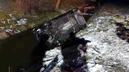 Lubelskie: Tragiczny wypadek. 18-latek został uwięziony w aucie, które wpadło do rzeki