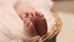 5-tygodniowe dziecko z urazem głowy przebywa w szpitalu