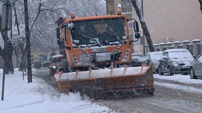 Chełm: Śnieg, koleiny, ślisko. Trzeba bardzo uważać na drodze (FILM)