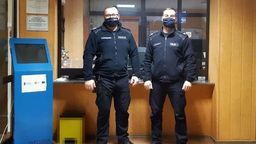 Biała Podlaska: Policjanci wyprowadzili kobietę z zadymionego mieszkania