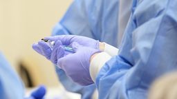 Zmarł pacjent zaszczepiony przeciw Covid-19. Rzecznik ministerstwa odpowiada