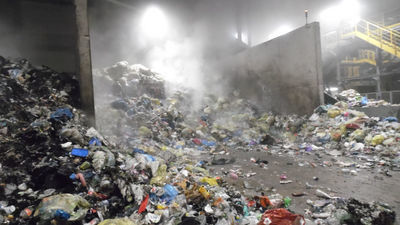 Pożar w sortowni śmieci w Wólce Rokickiej