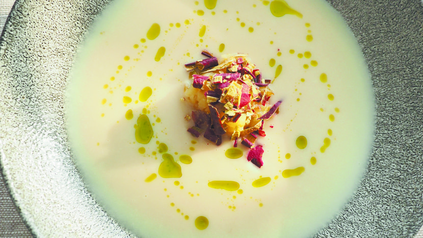 Zupa może być prawdziwym dziełem sztuki - twierdzi Piotr Huszcz, prywatny szef kuchni, człowiek do zadań specjalnych.