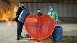 Pastikowe nakrętki można wrzucać do specjalnego pojemnika w kształcie serca ustawionego w pobliżu CSK w Lublinie. Po 24 godzinach od ustawienia "serce" było pełne nakrętek. Wczoraj zostały one zabrane. 