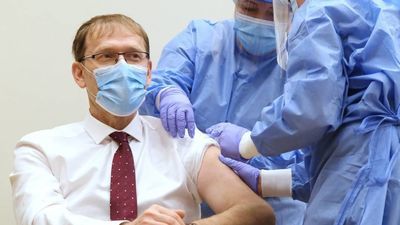 Prof. Krzysztof Tomasiewicz dał się zaszczepić przeciwko Covid-19