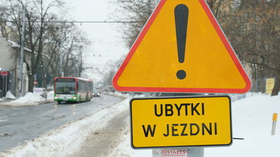 „Awaryjne” oznakowanie można zobaczyć m.in. na ul. Mościckiego oraz na jednojezdniowym odcinku ul. Nadbystrzyckiej pomiędzy Głęboką a Zana.