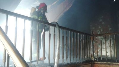 Powiat chełmski: od sadzy w kominie zapaliło się poddasze domu