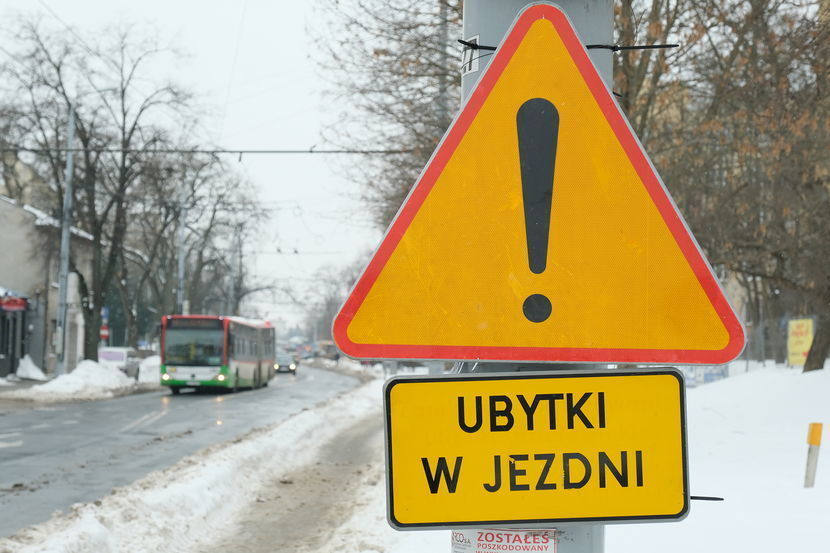 „Awaryjne” oznakowanie można zobaczyć m.in. na ul. Mościckiego oraz na jednojezdniowym odcinku ul. Nadbystrzyckiej pomiędzy Głęboką a Zana.