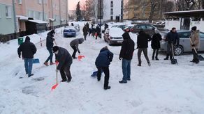 Lublin: Zarządca nie odśnieża, więc mieszkańcy wzięli sprawy w swoje ręce