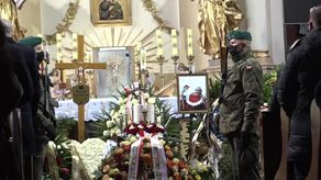 Pożegnanie mistrza. Ryszard Szurkowski spoczął na cmentarzu w Wierzchowicach