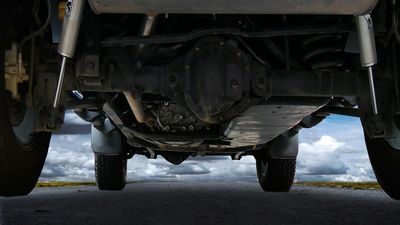 Lublin: Katalizatory znikają z samochodów na osiedlowych parkingach