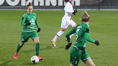 Emilia Zdunek (z piłką) zdobyła w niedzielę bramkę

