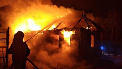 Lubelskie: Pożar domu pokrytego papą. Akcja gaśnicza trwała 3 godziny [zdjęcia]